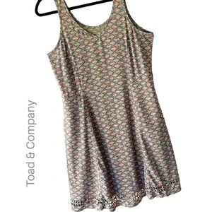 TOAD & COMPANY | SLEEVELESS SUNKISSED PETAL DRESS | SIZE: MEDIUM